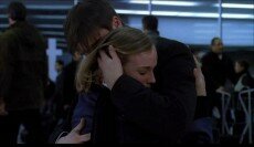Мэтью встречает Лису в аэропорту. Счастливый конец. Кадр № 47